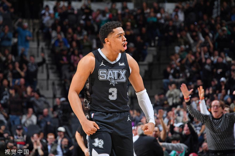 展现出了令 展现出了令